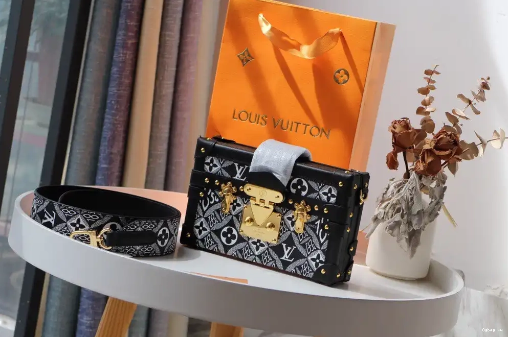 PETITE 1854 LOUIS VUITTON MALLE SINCE 0514